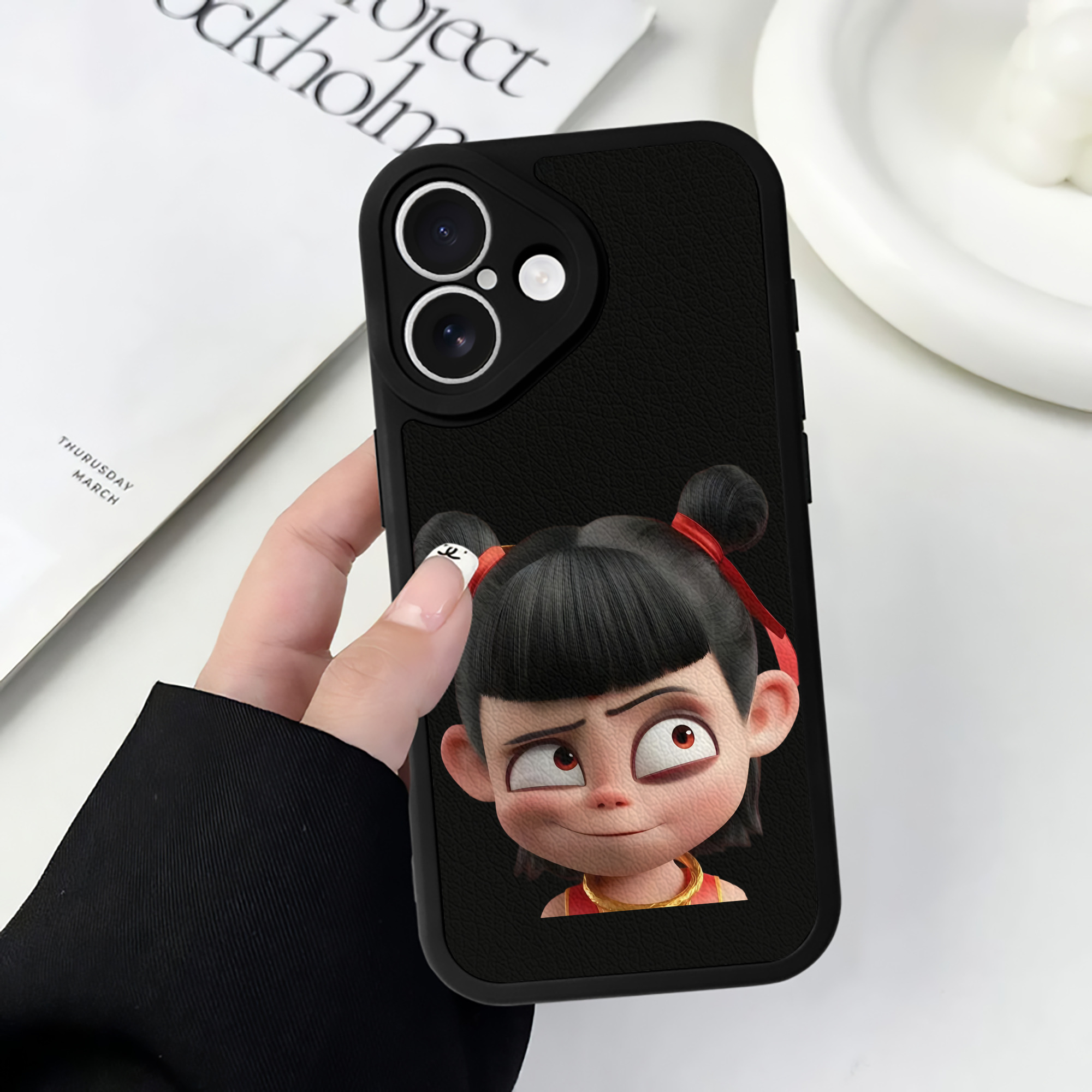 （画像用） Ne Zha 2 ナタ 魔童の大暴れ 【iPhone 16シリーズ対応】シリコンスマホケース（レザー調） 材質：シリコン